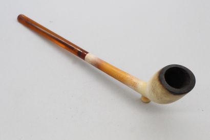 null Pipe in amber and resin. 

In a case with the form. 

(Wear)
