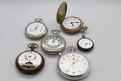 null Lot de cinq montres de poche et un chronomètre en métal. 

(Pour pièces)