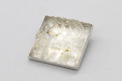 null LALIQUE

Broche Lalique en argent et verre figurant un visage féminin encadré...