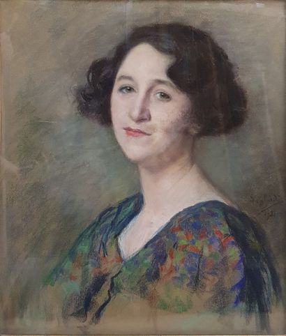 null LOGHADÈS Léonie Tchoumakoff, née en 1859,

Jeune femme à la robe colorée, 1931,

pastel...
