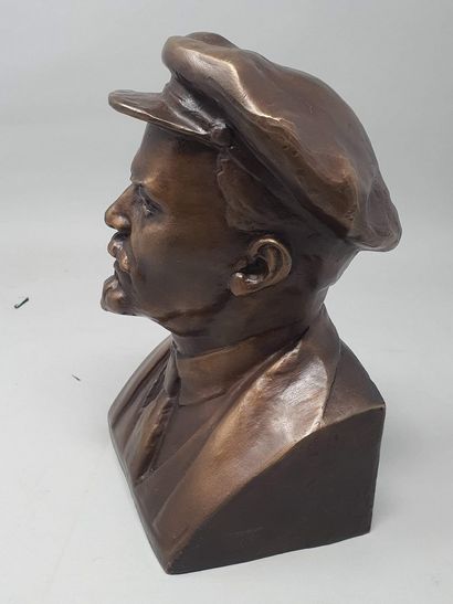 null BAGANOV N. (XX-XXI)

Lénine à la casquette, 1979

Bronze à patine brune foncé...