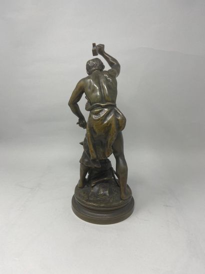 null GAUDEZ Adrien Etienne (1845-1902)

Blacksmith 

Bronze with a brown-green shaded...