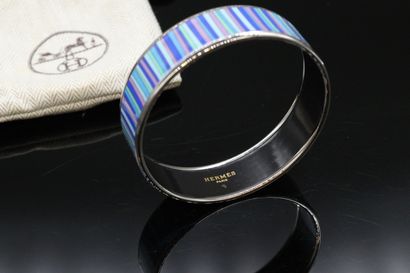 null HERMES 



Enameled bracelet with "Carioca" stripes in blue, green and pink...