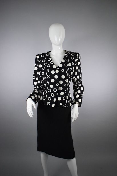 null YVES SAINT LAURENT Variation



Black printed cotton jacket with white and white...