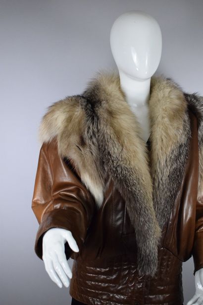 null ROGER ROCHE 



Sublime leather jacket with wide collar and fur yoke, the leather...