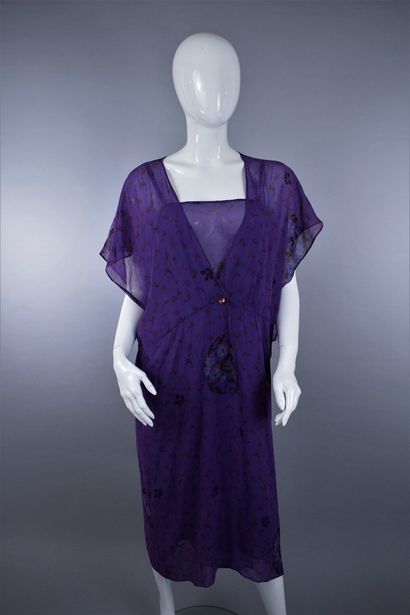 null GUY LAROCHE 



Purple silk chiffon set consisting of a strapless dress and...
