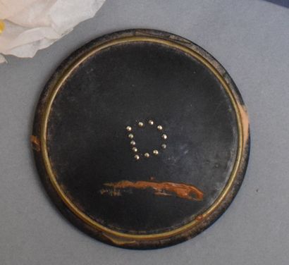null CHRISTIAN DIOR (attributed to)



Very old powder case stamped with the letter...