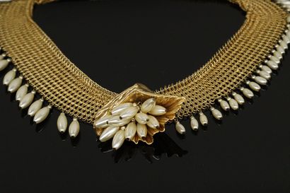 null 
YVES SAINT LAURENT (attributed to, in the style)

Lot of two necklaces, one...