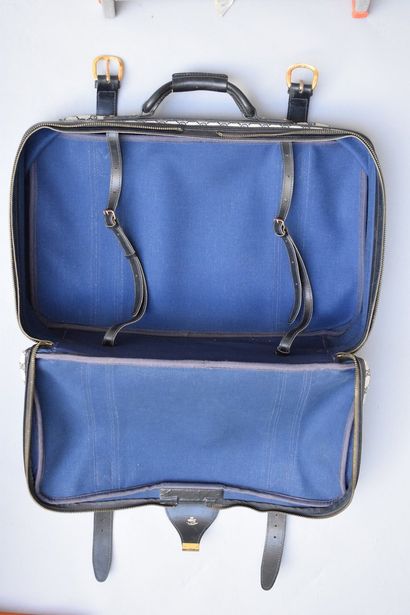 null GUCCI 

Circa 1970



Rare grande valise en toile monogrammée "Guccissima" bleue...