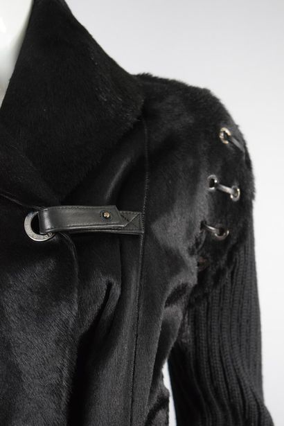 null PACO RABANNE 



Rare coat in black goat, the wool sleeves joined by a black...