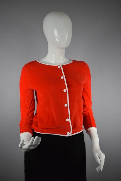 null COURREGES



Cardigan in fine blood orange and white bouclette with front snap...