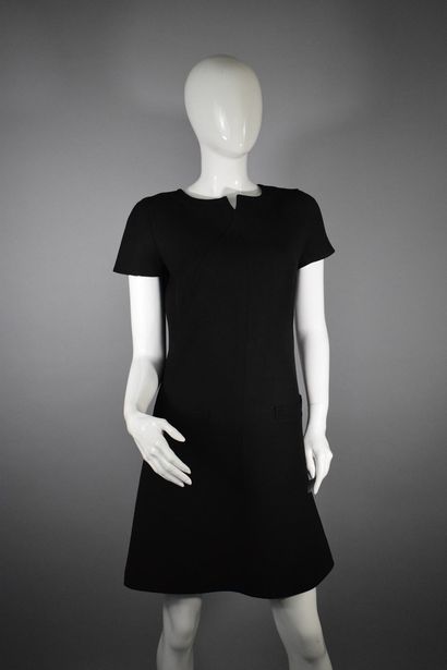 null COURREGE 



Little black straight dress with iconic cut of the House. 

Short...
