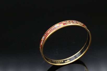 null HERMES PARIS



Bracelet in gilded metal and enamel small model with dominant...