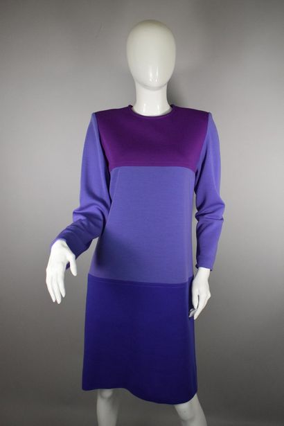 null YVES SAINT LAURENT Left Bank



Three-colored straight dress with round neck,...