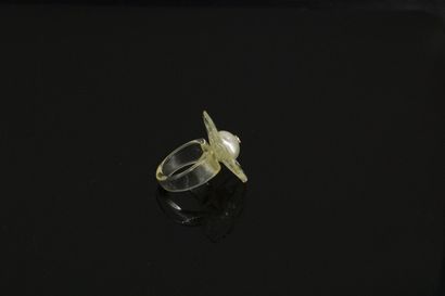 null CHANEL



Plexiglass ring in the shape of a flower decorated with a pearl and...