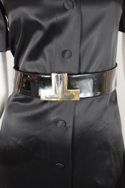 null LANVIN 

Circa 1970



Rare ceinture en cuir glacé noir à boucle double L dorée...