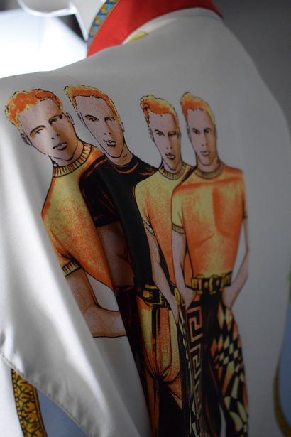 null GIANNI VERSACE COUTURE 



Rare silk shirt with prints representing men in Versace...