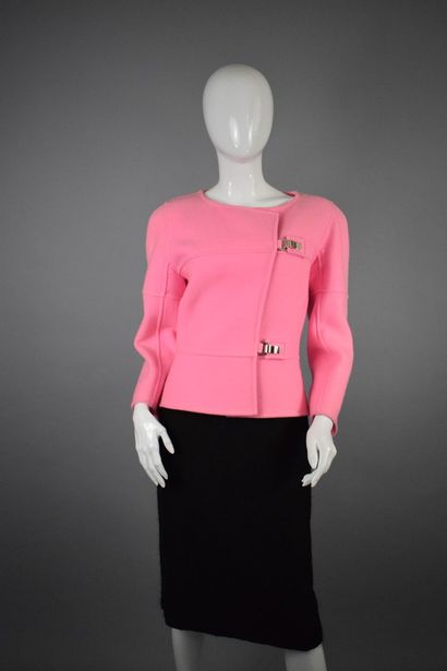 null COURREGE 



Candy pink jacket with front clip closure, round neck.

Pink and...