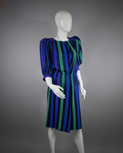 null ODICINI

Circa 1980



Blue, black and green striped silk gusseted dress with...