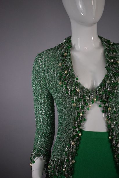 null 
LORIS AZZARO Haute Couture









Ensemble composé d'une jupe fluide vert...