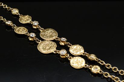 null CHANEL



Gold-plated metal necklace alternating medallions with the effige...