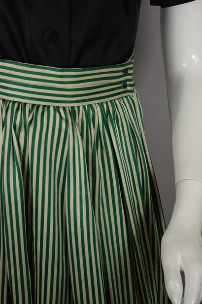 null CHRISTIAN DIOR 

Circa 1970



Ecru and green striped silk wrap skirt, side...