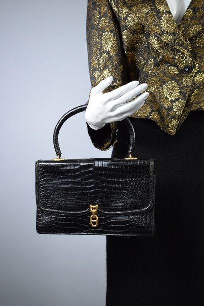 null HERMES PARIS 



Anchor chain" bag in black crocodile leather with a flap and...