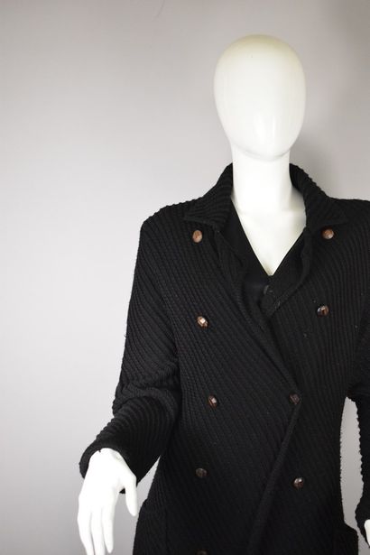 null SALVATORE FERRAGAMO



Long black knit cardigan with wooden buttons. 

Size...