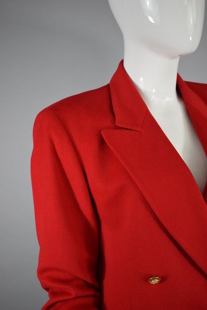 null ESCADA



Red cashmere blazer jacket with gold cross-buttoning and crest.



Size:...