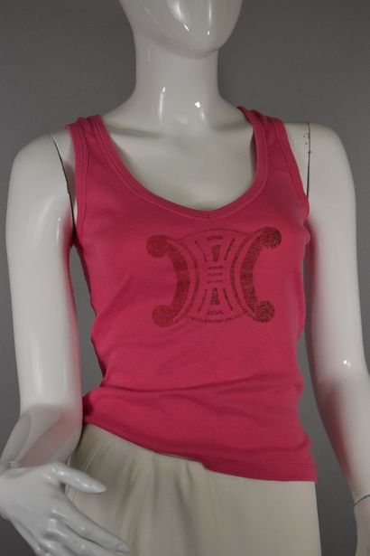 null CELINE 



Pink cotton sleeveless top with glittery "Triumph" print. 

V-neckline....