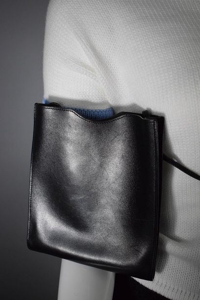 null HERMES PARIS



Black leather "Onimaitou" clutch, thin leather shoulder strap....
