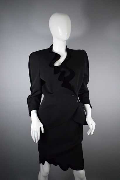 null THIERRY MUGLER 



Fall-Winter 1988/1989

Iconic black wool zigzag suit with...