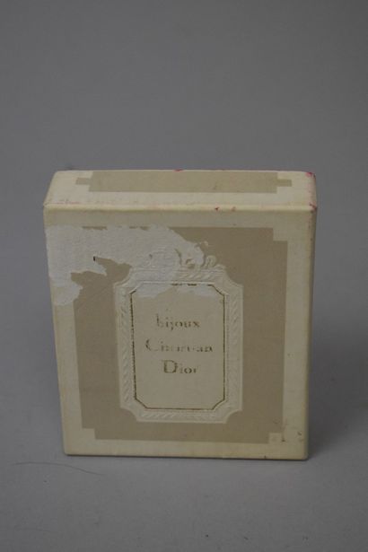 null CHRISTIAN DIOR 

(circa late 1950)



Jewelry store box.