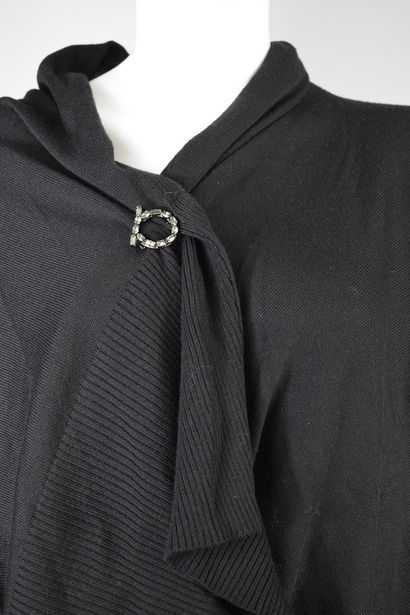 null SALVATORE FERRAGAMO 



Large black virgin wool shawl-effect cardigan in chenille...