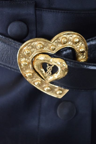 null YVES SAINT LAURENT 



Belt centered with a large golden heart buckle and decorated...