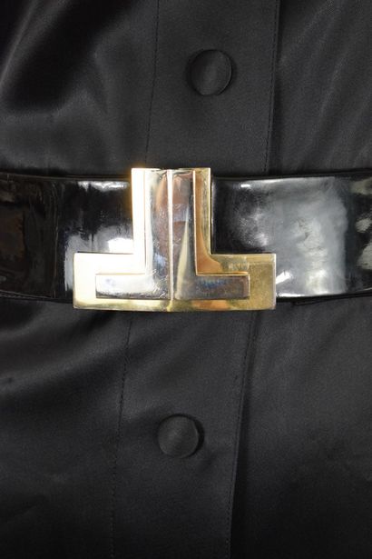null LANVIN 

Circa 1970



Rare ceinture en cuir glacé noir à boucle double L dorée...