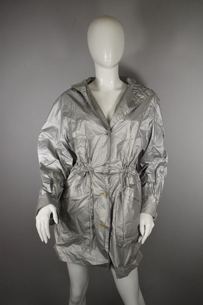 null SONIA RYKIEL 



Trench coat in silver mix with simple buttoning, rhinestone...