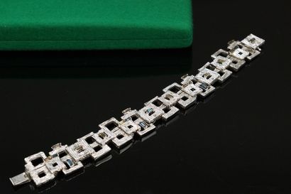 null CARVEN



Rare bracelet en métal argenté stylisé à motifs carrés et rectangulaires...