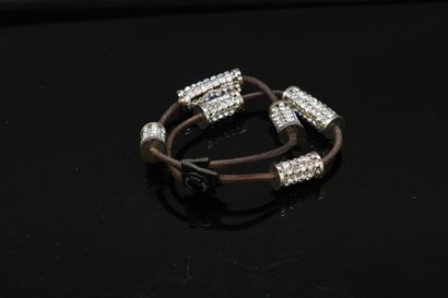 null DANIEL SWAROVSKI 



Leather and silver plated bracelet with cylindrical elements....