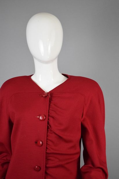 null VALENTINO 



Red asymmetrical jacket with important buttons, two pockets on...