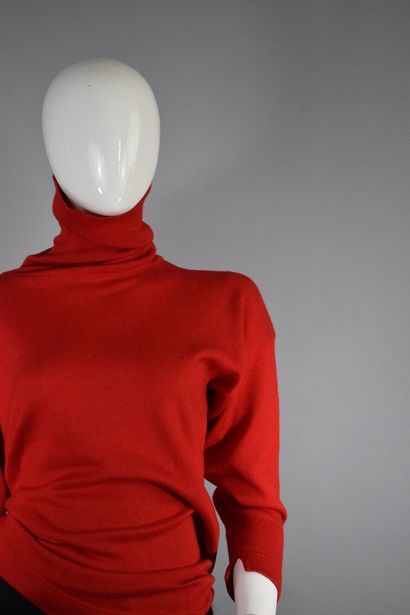 null CELINE 



Cashmere and red silk turtleneck sweater. 

Nice condition.



Size...