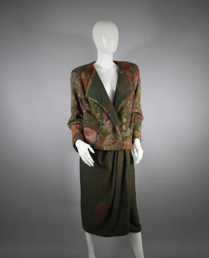 null 
EMANUEL UNGARO Parallel 











Wool blend ensemble with floral embroidery...