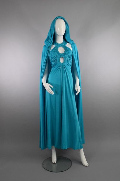 null LORIS AZZARO Haute couture



Rare ensemble composé d'une robe et d'une cape...