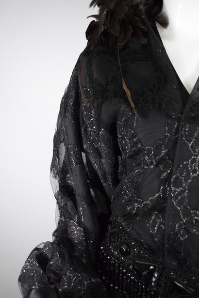 null LORIS AZZARO Haute Couture (attribué à)



Rare veste en dentelle et lurex noire...