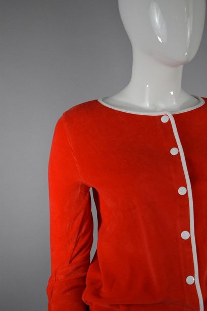 null COURREGES



Cardigan in fine blood orange and white bouclette with front snap...