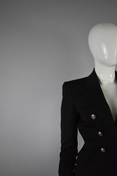 null BALMAIN 

Iconic blazer with double-breasted buttoning and silver buttons with...