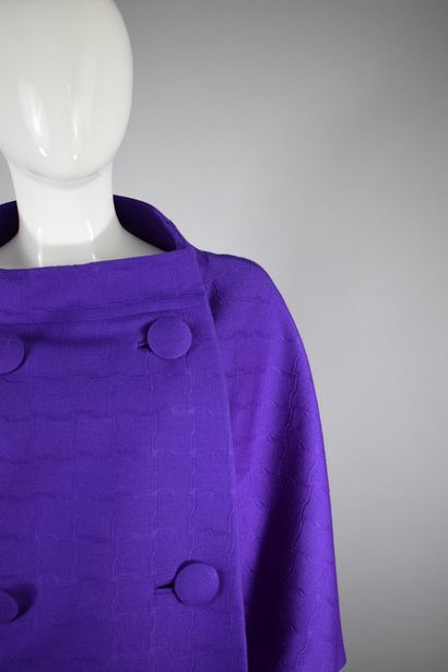 null CHRISTIAN DIOR

Collection croisière 2008



Manteau violet à motifs géométriques...
