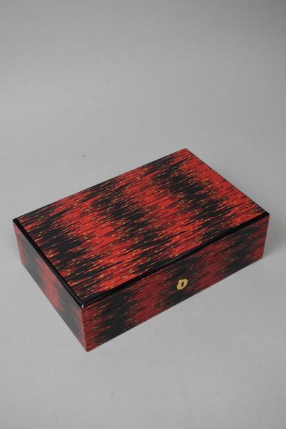 null 
CHRISTIAN DIOR 









Wooden jewelry box with red and black lacquered patterns....