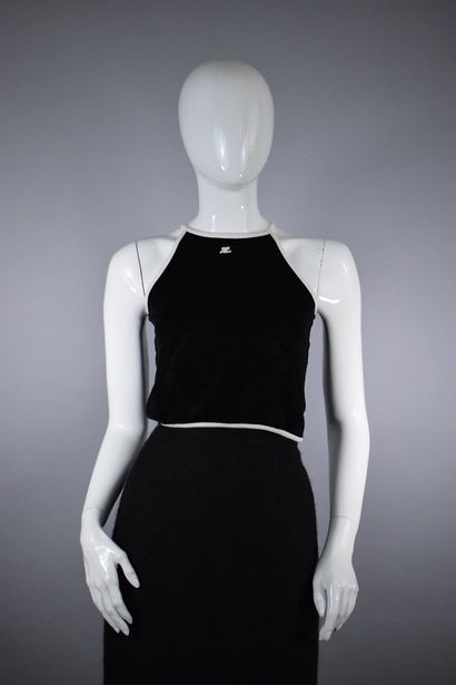 null COURREGES



Top in black buckle and white borders with central logo of the...