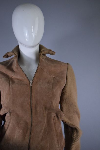 null CHRISTIAN DIOR 

Circa 1970



Suede and mesh jacket, the chest in light brown...